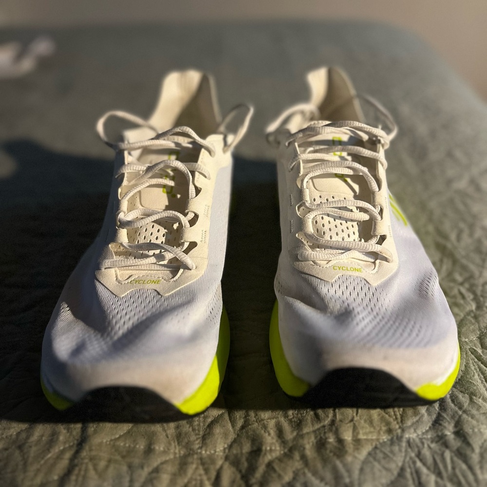 Topo Cyclone running shoes